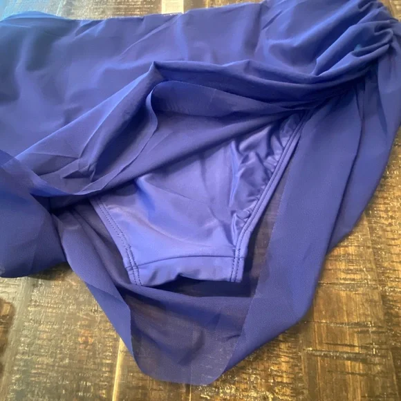 BLUE Atlantis Asymmetrical Bikini top & bottom set by Cupshe Size Large in BLUE - Picture 9 of 10